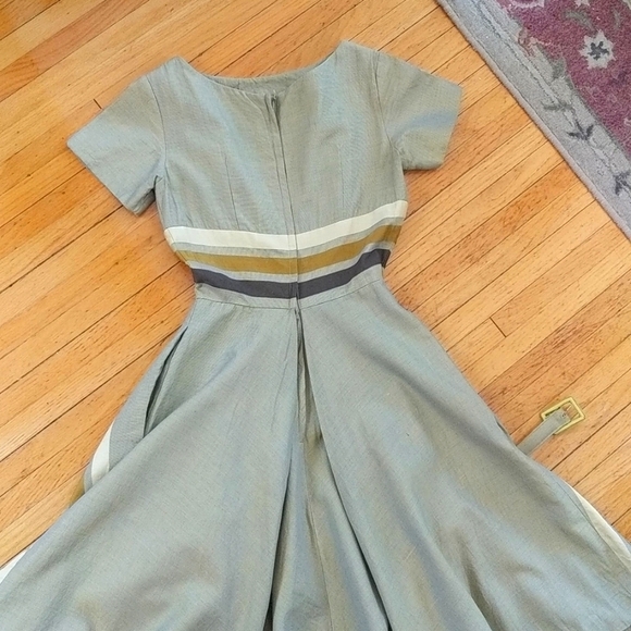 Host Pick 🎀 1950's Green Metallic Dress - Picture 4 of 8